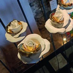 Silvano Bavia - Stemed Roses - Gold ceramic